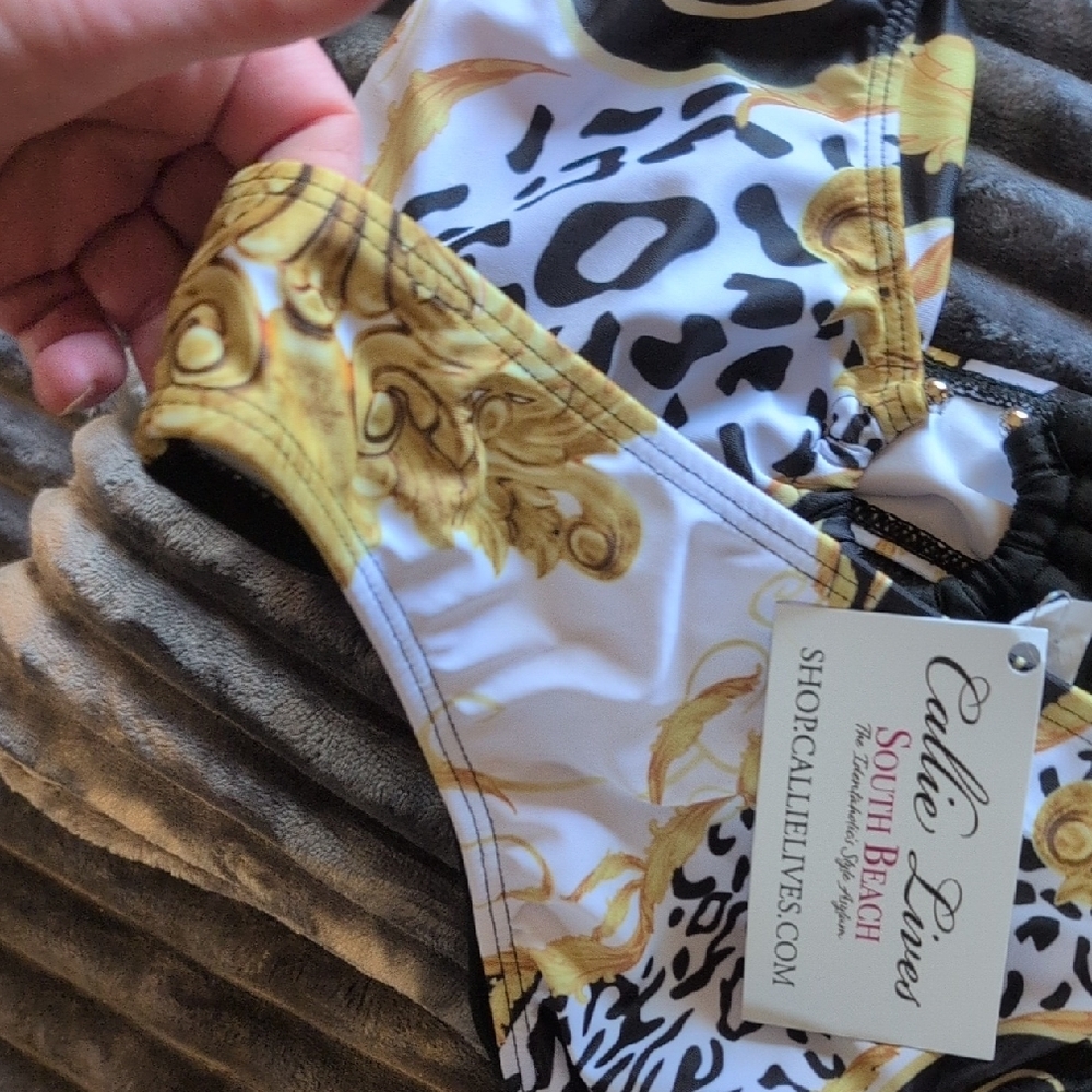 HOT🔥Callie Lives Black and Gold Bikini - Picture 9 of 10